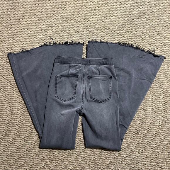 Free People‎ Women Gray Just Float On Bell Bottom Flare Raw Hem Jeans Size 26 - Picture 10 of 12